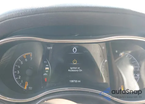 2015 Jeep Grand Cherokee Summit z USA, uszkodzony, nr VIN 1C4RJFJT2FC753472